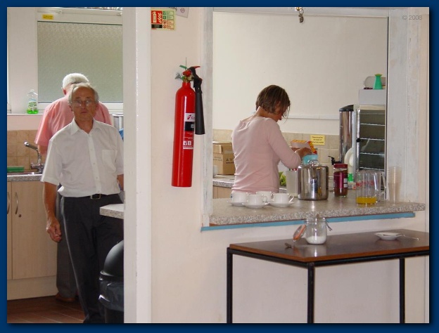 600x449 pixels (85K)