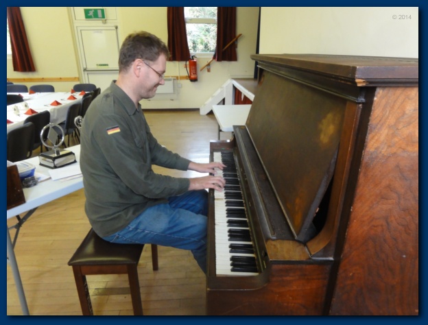 624x474 pixels (95K)